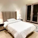شقة فاخرة بثلاث غرف نوم بالنرجس
